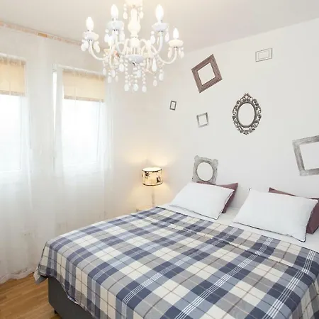 City Beach Apartment * سبليت
